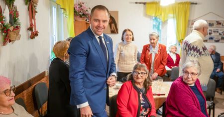 Emerytury Nawrockiego. Prezydent elekt proponuje nową waloryzację. Kto by zyskał?