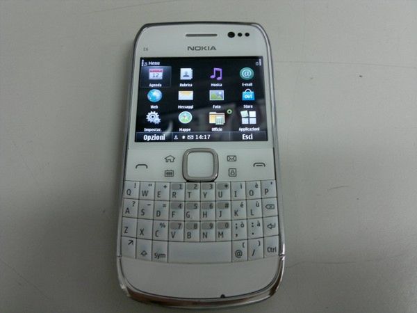 Nokia E6-00 - wyciekły zdjęcia, specyfikacja i materiały wideo 1
