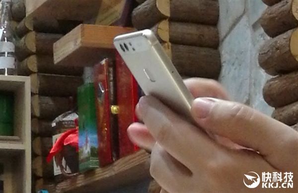 #wSkrócie: premiera iPhone'a SE na żywo, Huawei P9 na zdjęciach oraz powrót LG Watch Urban 2 3