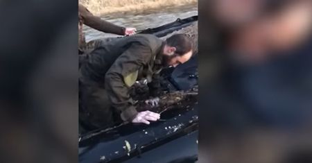 Atak na zaporę. Teraz Ukraińcy ratują Rosjan przed utonięciem