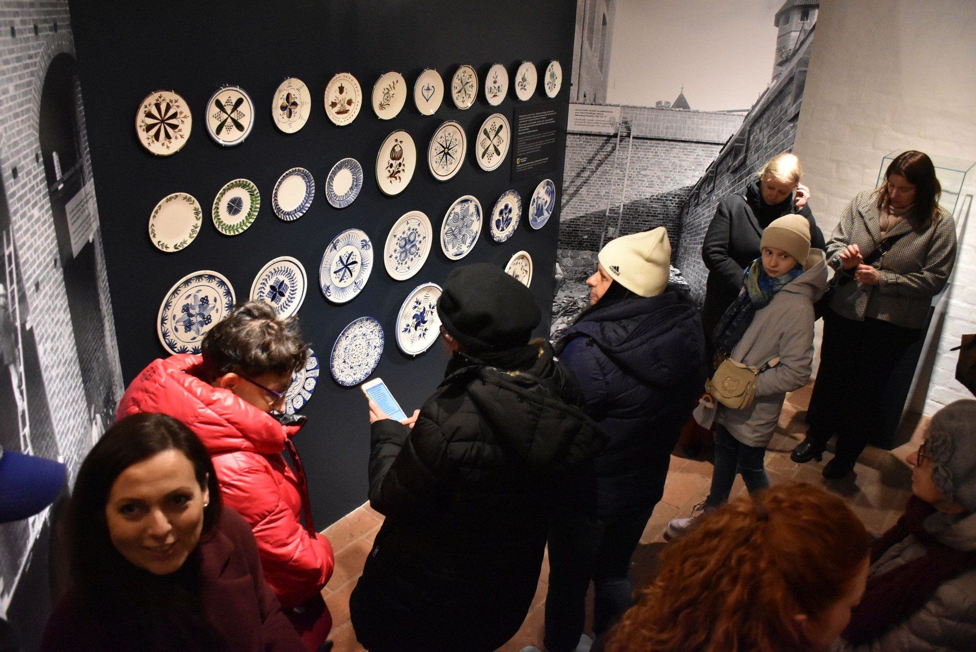 Historia zrekonstrukowana na talerzach w zamku