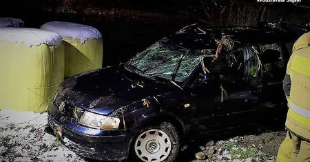 Policjant wskoczył do stawu, by ratować dzieci. Okazało się, że auto było puste