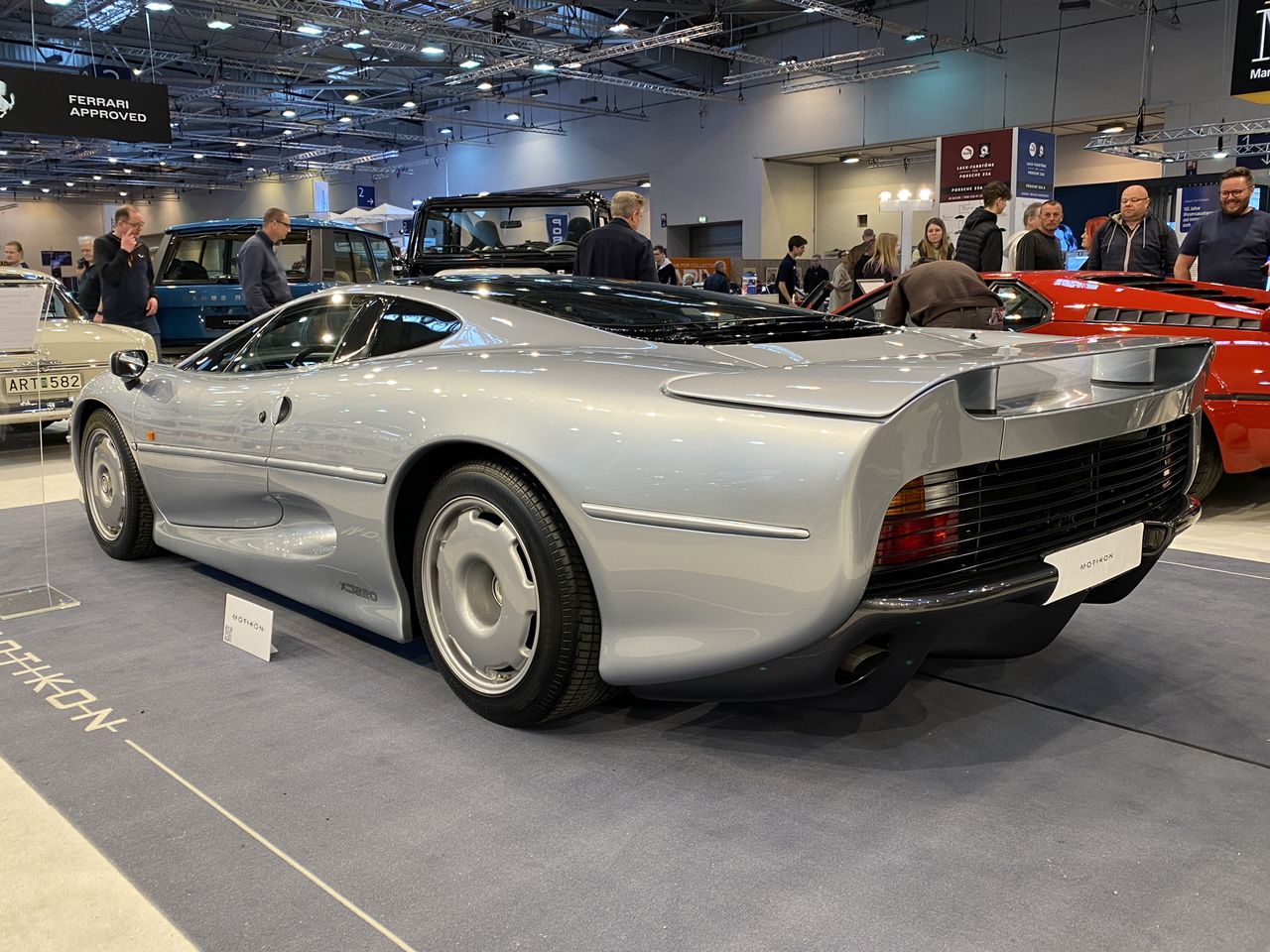 Jaguar XJ220