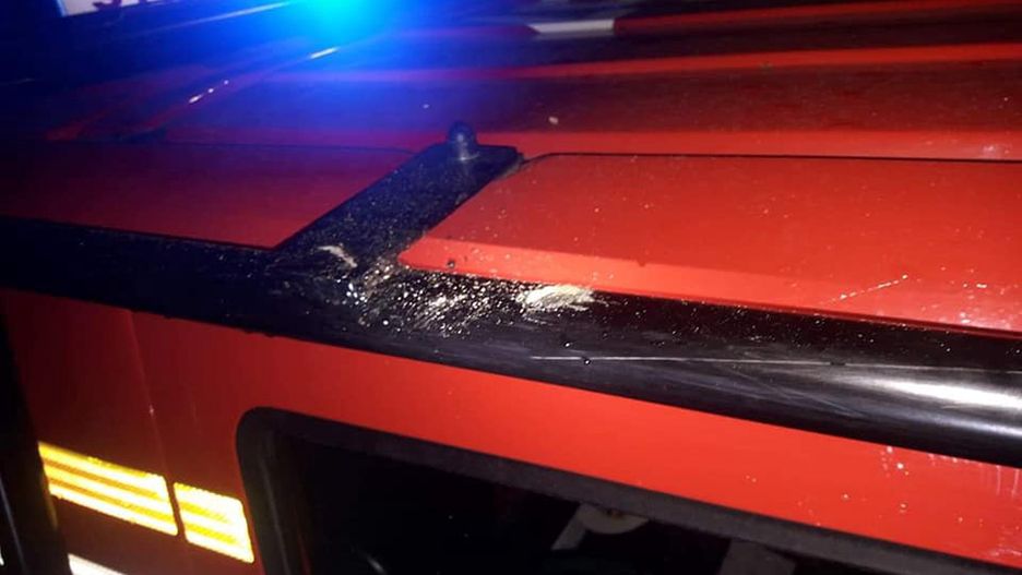 Strażacy obrzuceni kamieniami. Gasili pożar na romskim osiedlu 