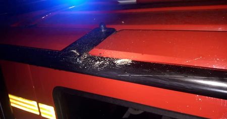 Małopolskie. Strażacy obrzuceni kamieniami. Gasili pożar na romskim osiedlu