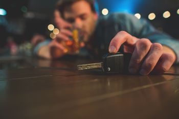 Legnica: Pił wieczorem, rano się "doprawił" i... pojechał w trasę autem dostawczym