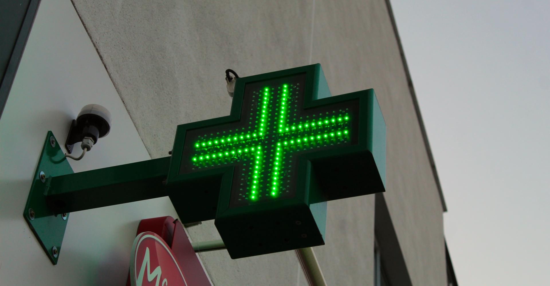 Apteki sprzedawały leki do przychodni