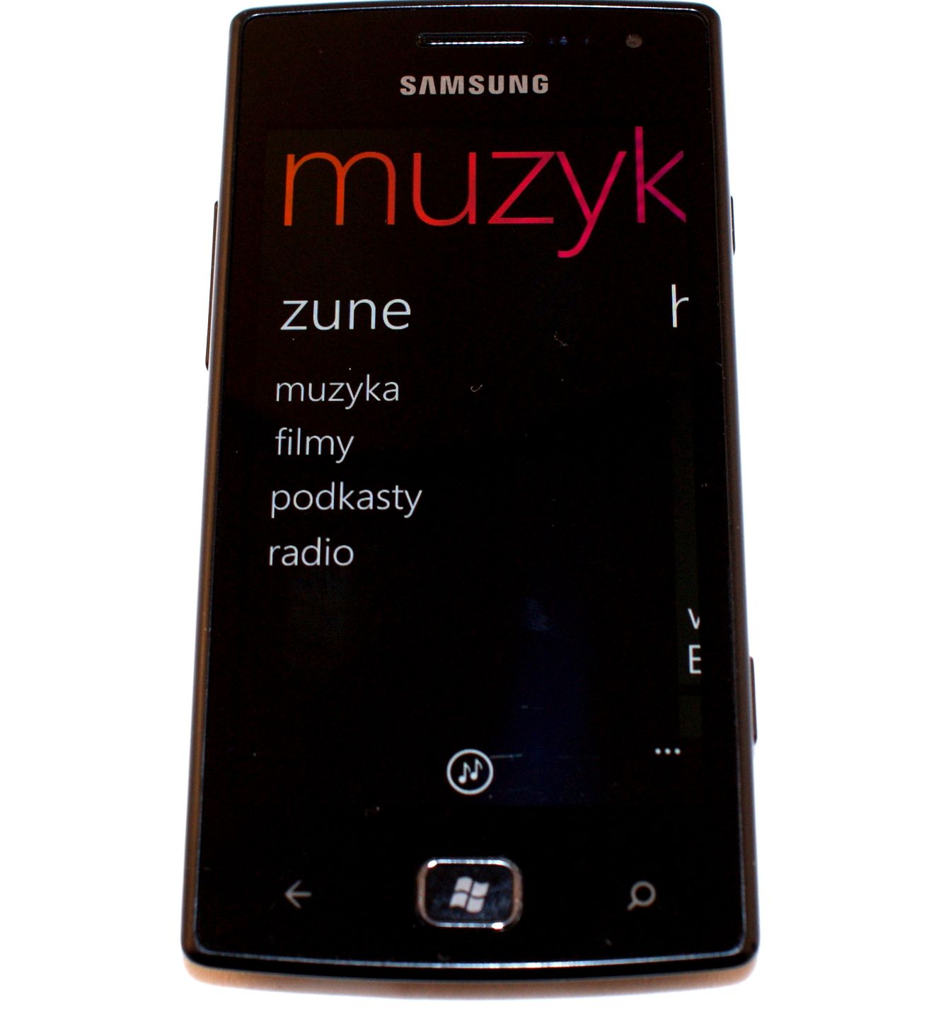 Samsung Omnia W - elegancki Windows Phone [test] 16