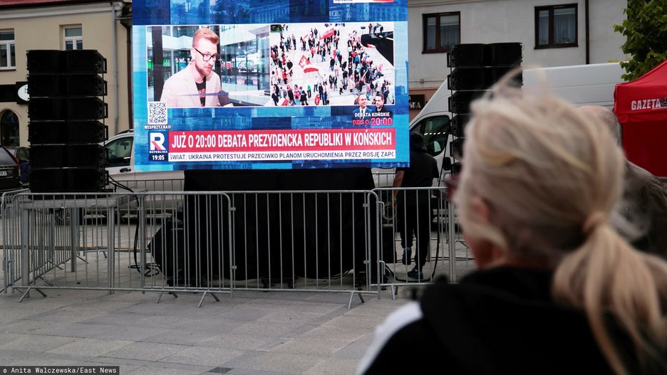 Debata TV Republiki na rynku w Ko?skich
Fot. Anita Walczewska/East News, 28.05.2025. Kampania prezydencka przed druga tura wyborow. Debata TV Republiki na rynku w Konskich, z udzialem kandydata PiS Karola Nawrockiego.
Anita Walczewska