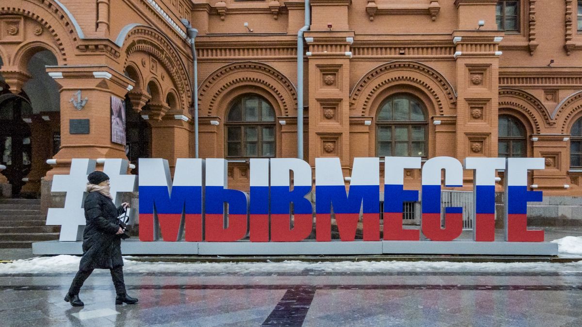 Huge word in support of the russian invasion of Ukraine in the Kremlin streets. Word means ''we are together''. (Photo by Celestino Arce/NurPhoto via Getty Images)