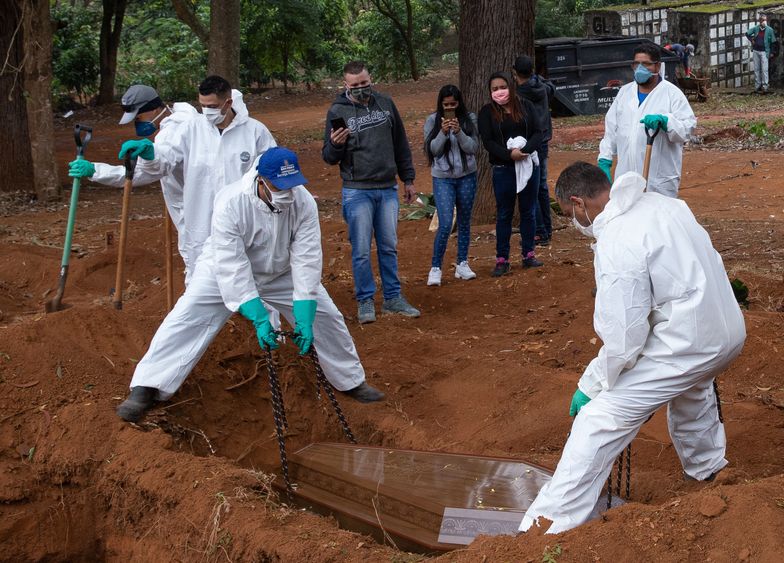 Krytyczna sytuacja w Brazylii. Masowe groby już nie wystarczają