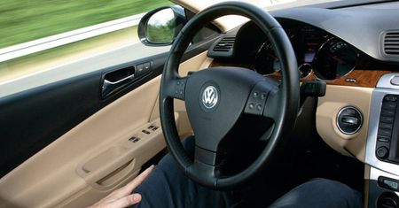 Autopilot Volkswagena naprawdę działa! [wideo]