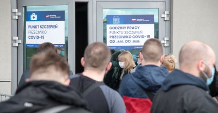 Koronawirus. Zmiana priorytetów w kolejce do szczepień. Ekspert wyjaśnia plan rządu