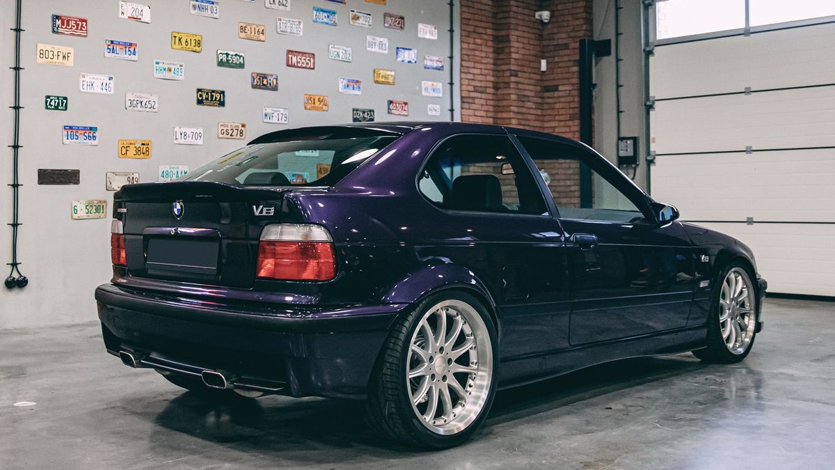 350 KM w krótkim Compakcie z pewnością daje dużo frajdy