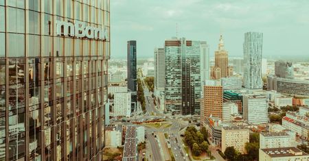 mBank i PGGM zawierają transakcję sekurytyzacji syntetycznej o wartości 1,1 mld EUR, na portfelu kredytów korporacyjnych zabezpieczonych na nieruchomościach komercyjnych