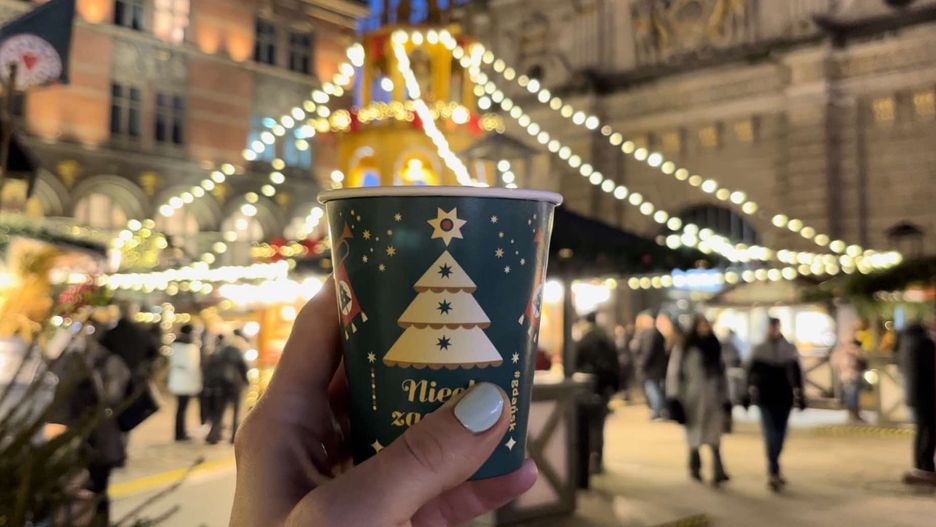 Zapach grzańca roznosi się na polskich jarmarkach