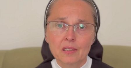 Zakonnica przelała majątek oszustom. Teraz zabrała głos
