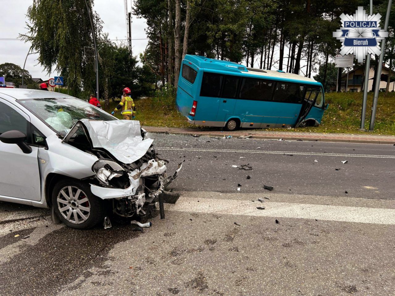 Lędziny: Autobus zderzył się z autem osobowym