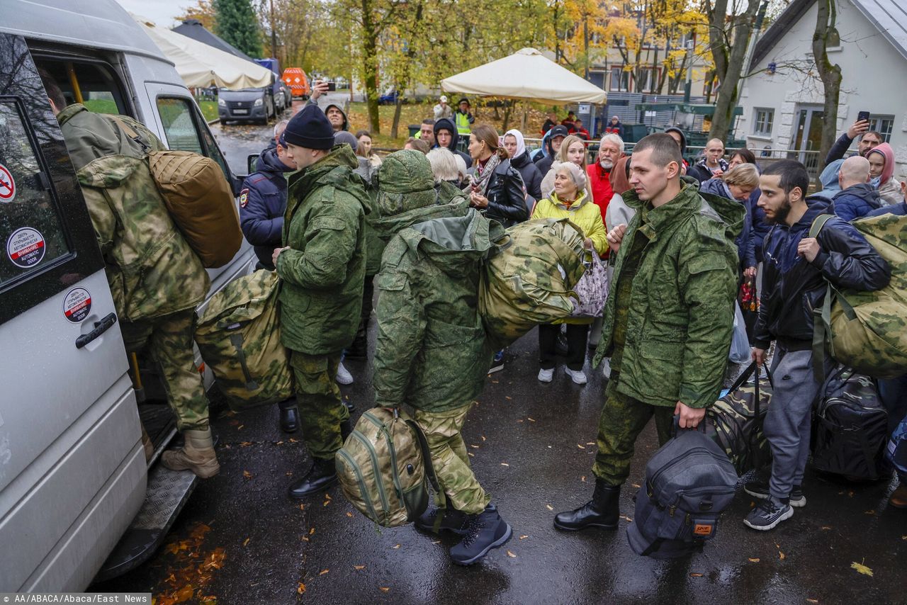 "Sukces" Putina. Więcej Rosjan uciekło z kraju, niż poszło w kamasze