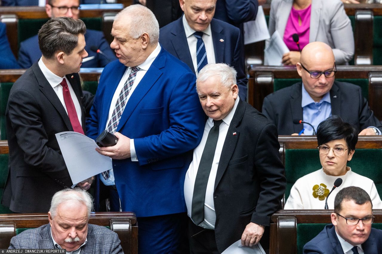 Jarosław Kaczyński i Jacek Sasin w Sejmie