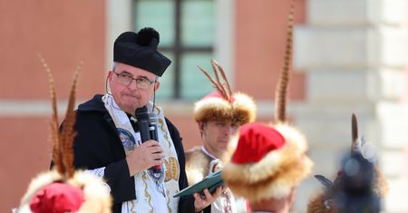 Ks. Natanek buduje dom pielgrzyma. Tajemnicze darowizny dla urzędu