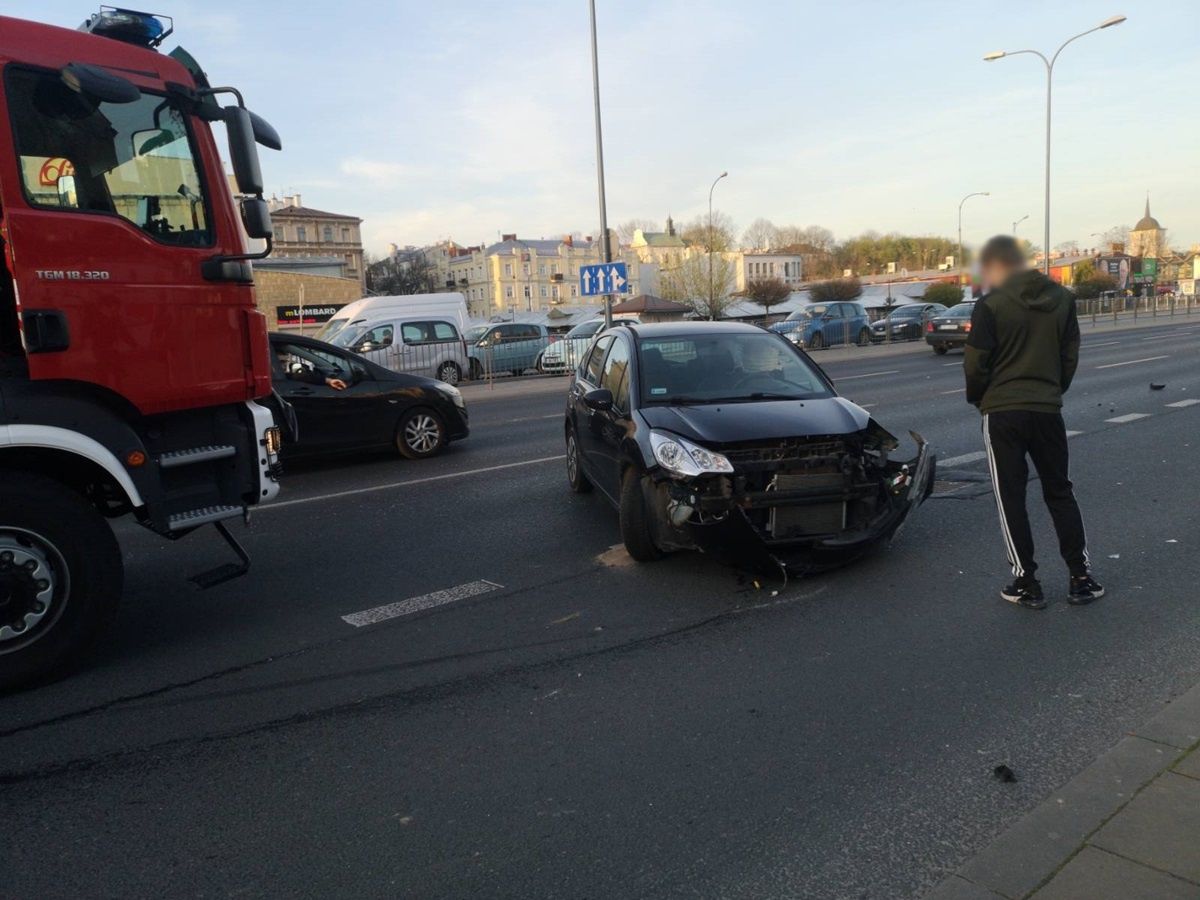Zderzenie citroena z fordem na al. Tysiąclecia