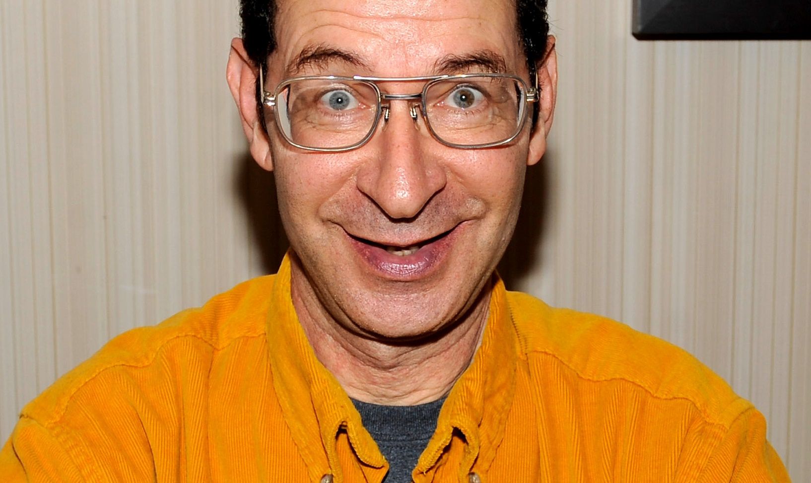 Aktor Eddie Deezen w obleśny sposób pisał też o kelnerce 