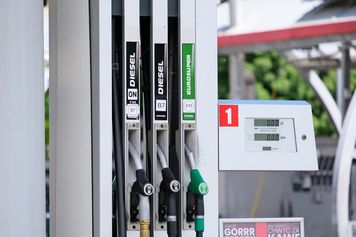Diesel w dół o 8 groszy, Pb98 mocno w górę. Nowe maksymalne stawki paliw na czwartek, 29 października