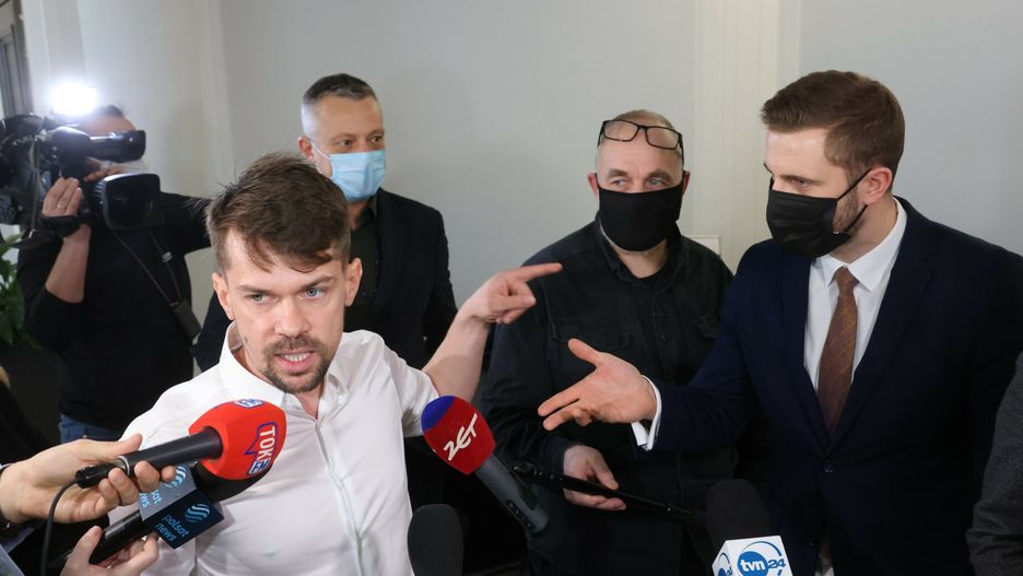 Senacka Komisja w sprawie Pegasusa. n/z: Michał Kołodziejczak z AgroUnii, Miłosz Kleczek z TVP Info