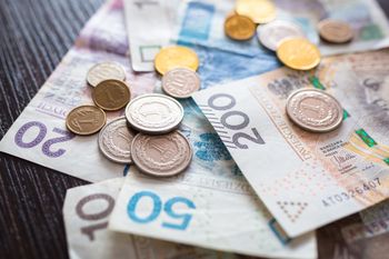 Polacy odkładają w pracy jak nigdy. Już 40 miliardów i rośnie