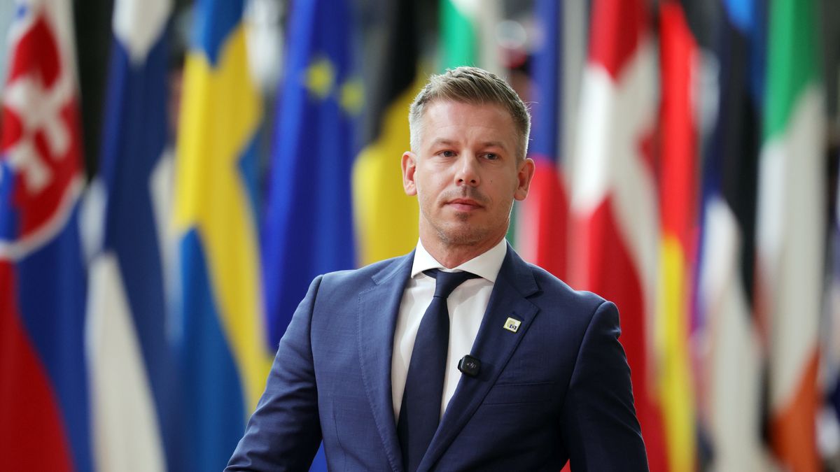 Hungarian Prime Minister Peter Magyar arrives for a European Council summit in Brussels, Belgium, 15 October 2026. European Union (EU) heads of state and government are meeting for a two-day summit on 15 and 16 October 2026 focusing on European competitiveness and energy prices, the EU's long-term budget for 2028-2034, continued support for Ukraine, European security and defence, migration, enlargement and reforms, and developments in the Middle East. EPA/OLIVIER MATTHYS Dostawca: PAP/EPA.