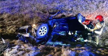 Mężczyzna zginął w zmiażdżonym mercedesie. Tragedia pod Kętrzynem