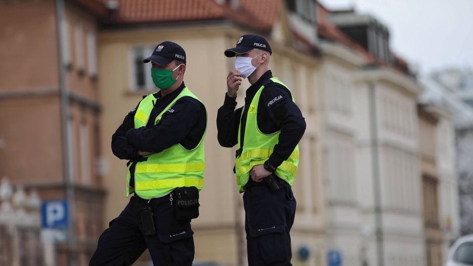 Koronawirus i mandaty. Większość Polaków chce kar za brak maseczki
