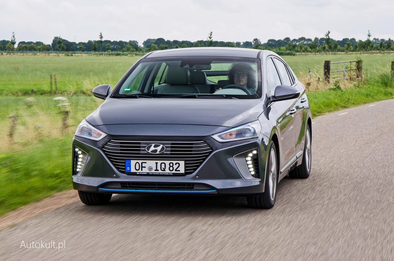 Hyundai IONIQ jeździ bardzo dobrze i jest to hybryda dla osób nie przekonanych do takich "wynalazków"