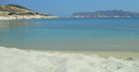 Mają plażę z najczystszą wodą w Europie. Wyspa jest wielkości Mokotowa