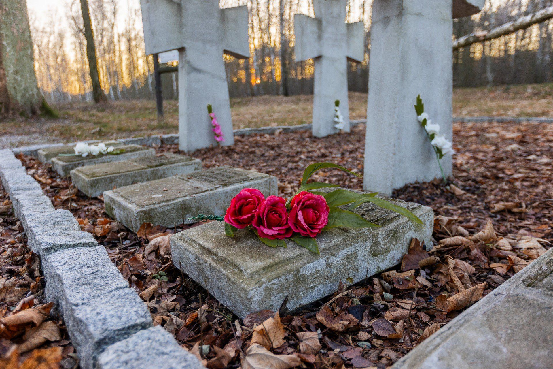 Cmentarz z czasów Wielkiej Wojny, leżą tu pochowani żołnierze z trzech armii, polegli podczas