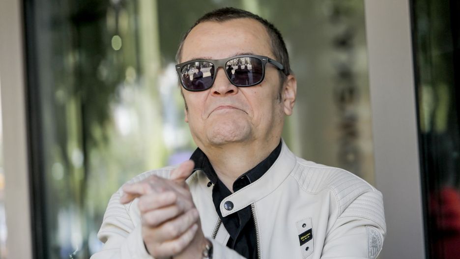 Gwiazdy DDTVN, okulary czarne, okulary duże, portret, Wilki
