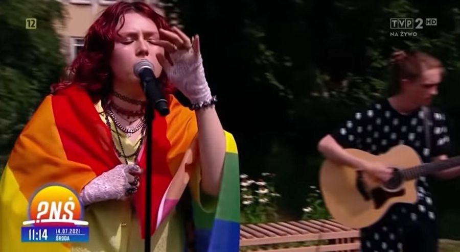Karin Ann z tęczową flagą w "Pytaniu na Śniadanie" 