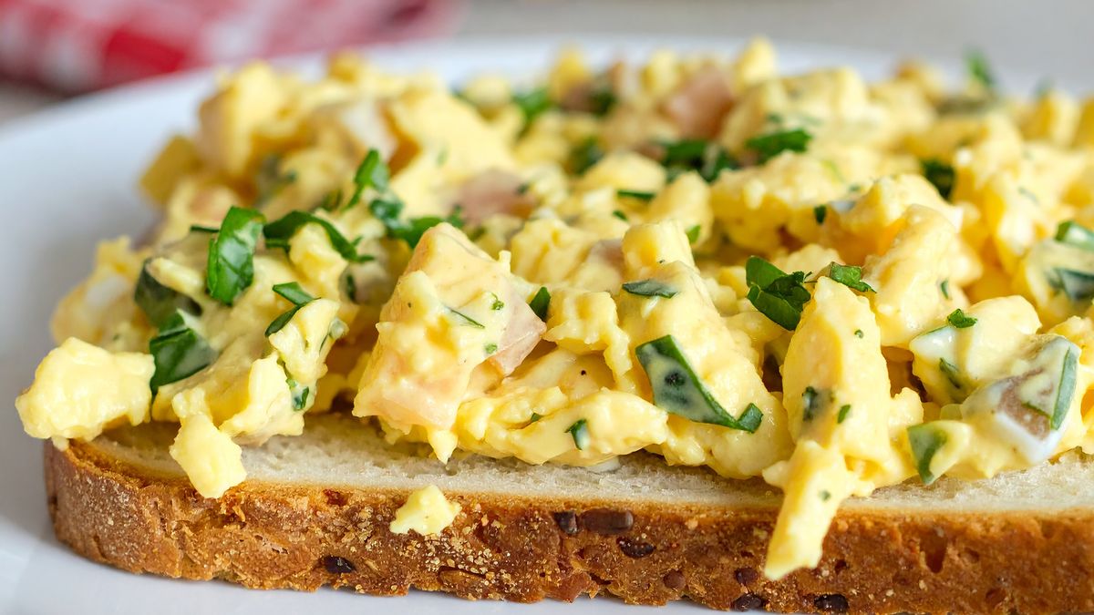 Pasta na kanapki z czosnkiem niedźwiedzim