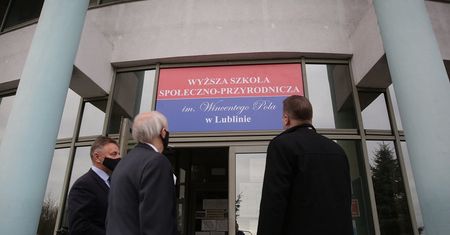 Uczelnia tylko dla zaszczepionych. Osoby bez szczepienia nie zostaną wpuszczone do budynku