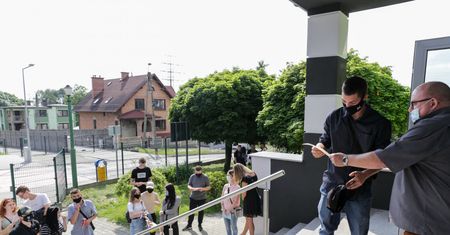 Powrót do szkół. Co z odbiorem świadectw? MEiN zabrało głos