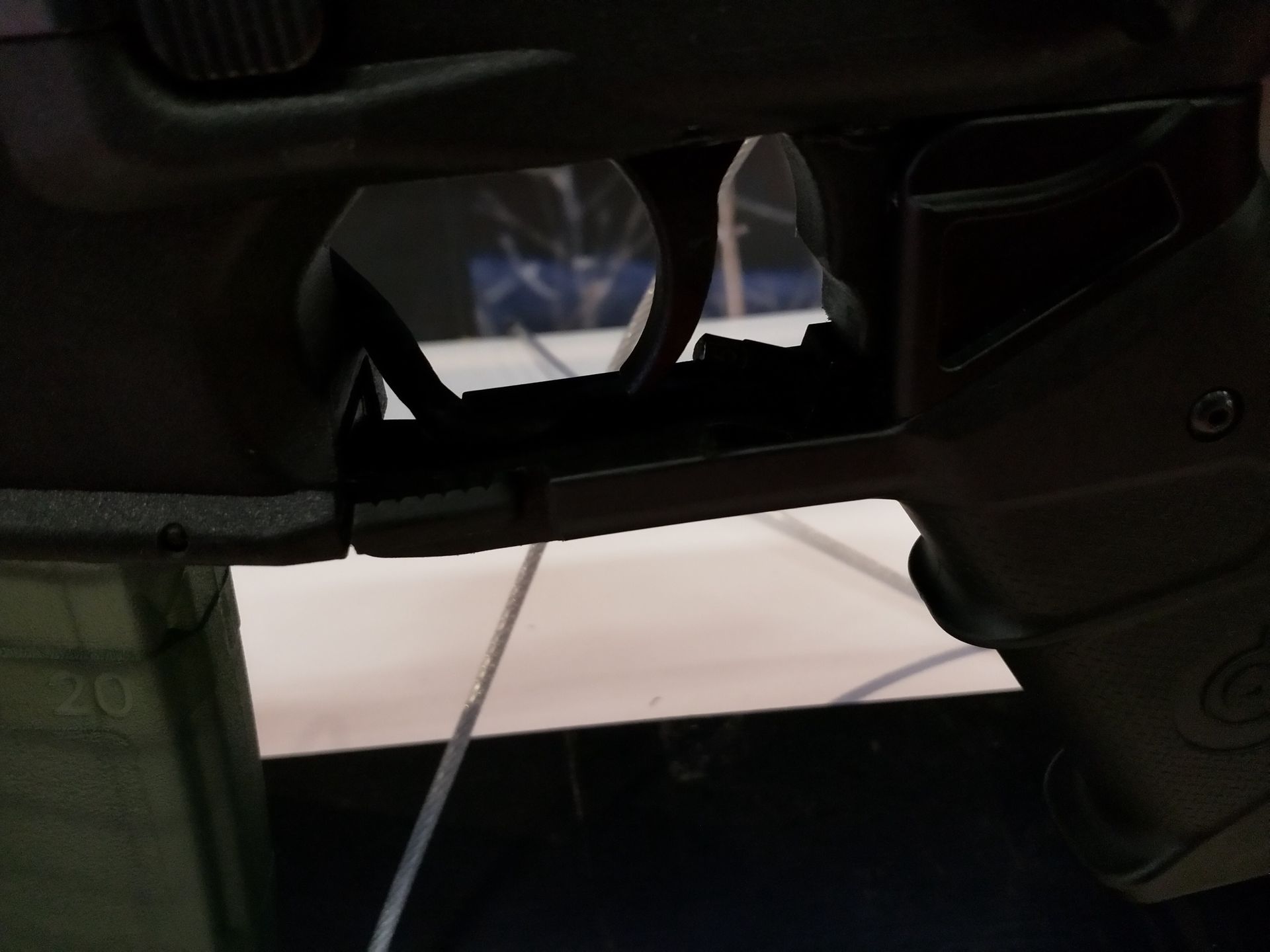 System SMASH 3000 zamontowany na karabinku Grot z widoczną blokadą spustu.