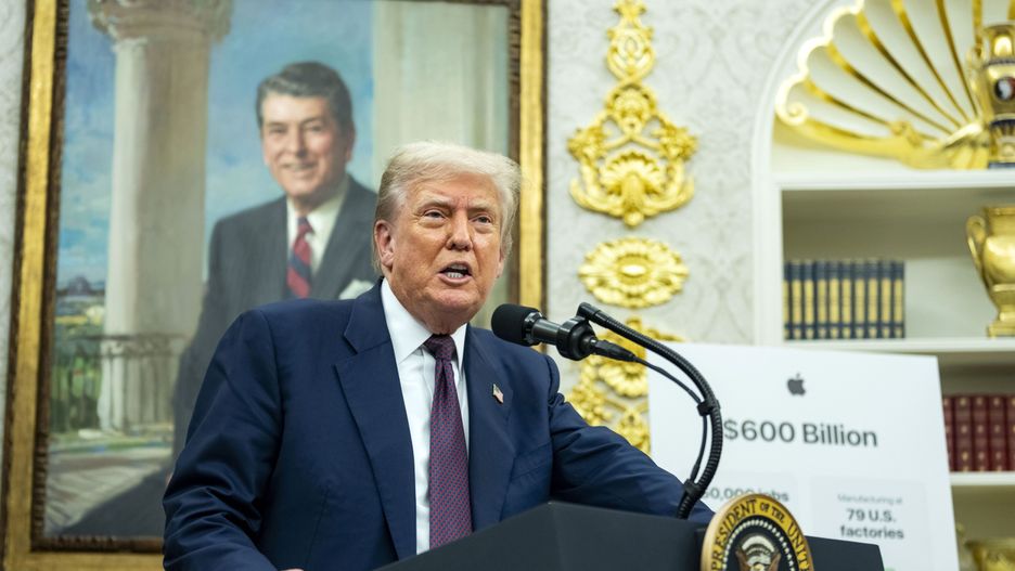 President Trump announces additional $100 Billion Investement by Apple in US
BONNIE CASH / POOL / POOL / POOL / POOL
White House, Apple, investment