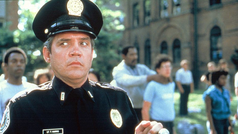 Akademia policyjna Police Academy komedia, USA 1984 re?. Hugh Wilson scena z: G.W. Bailey fot. AKPA