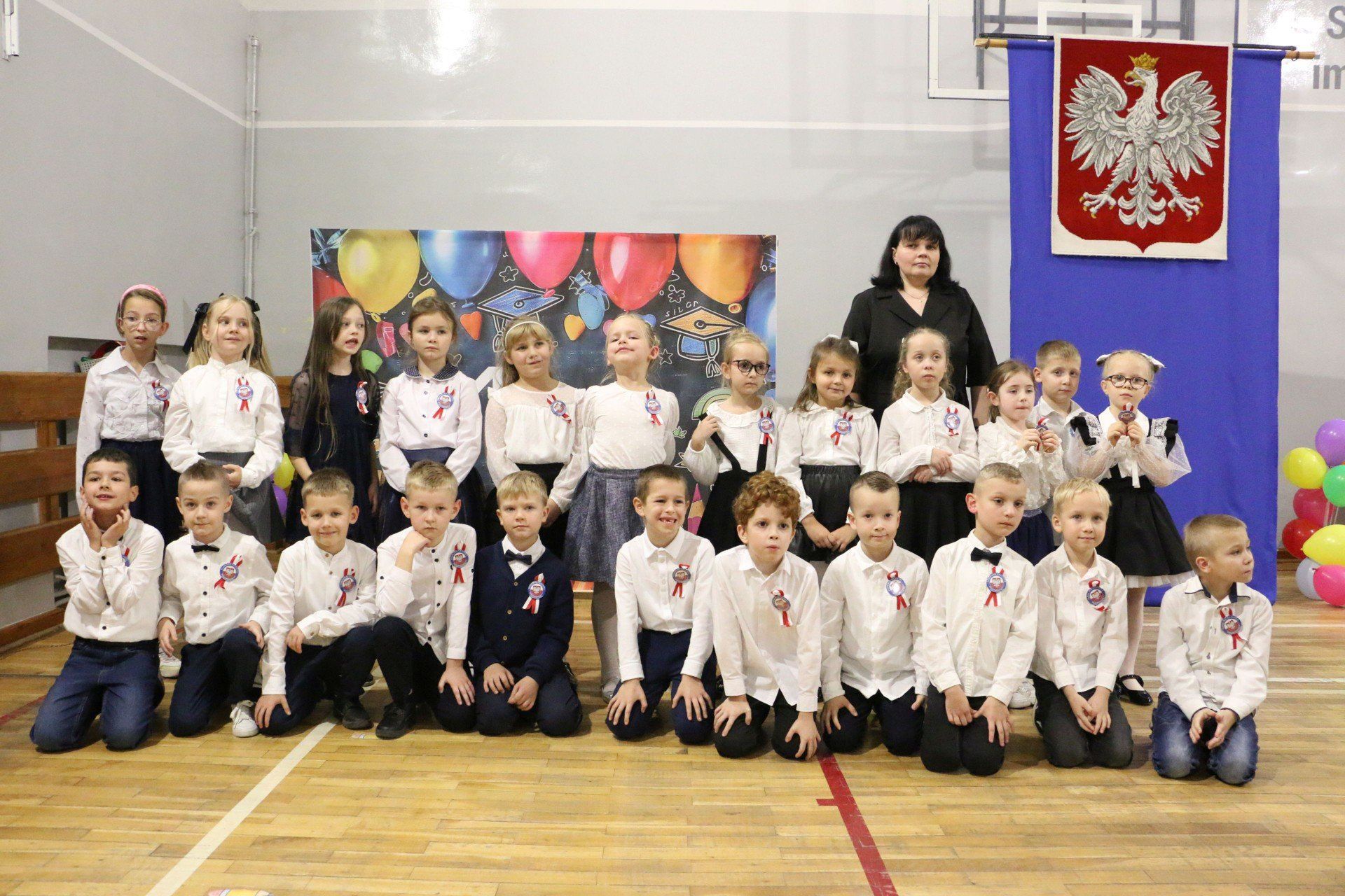 Pierwszy szkolny krok. Ślubowanie pierwszaków 2025 w aleksandrowskiej &#34;Jedynce&#34;