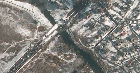 Rosjanie atakują korytarze humanitarne blisko Kijowa. Zdjęcia satelitarne zniszczeń na Ukrainie