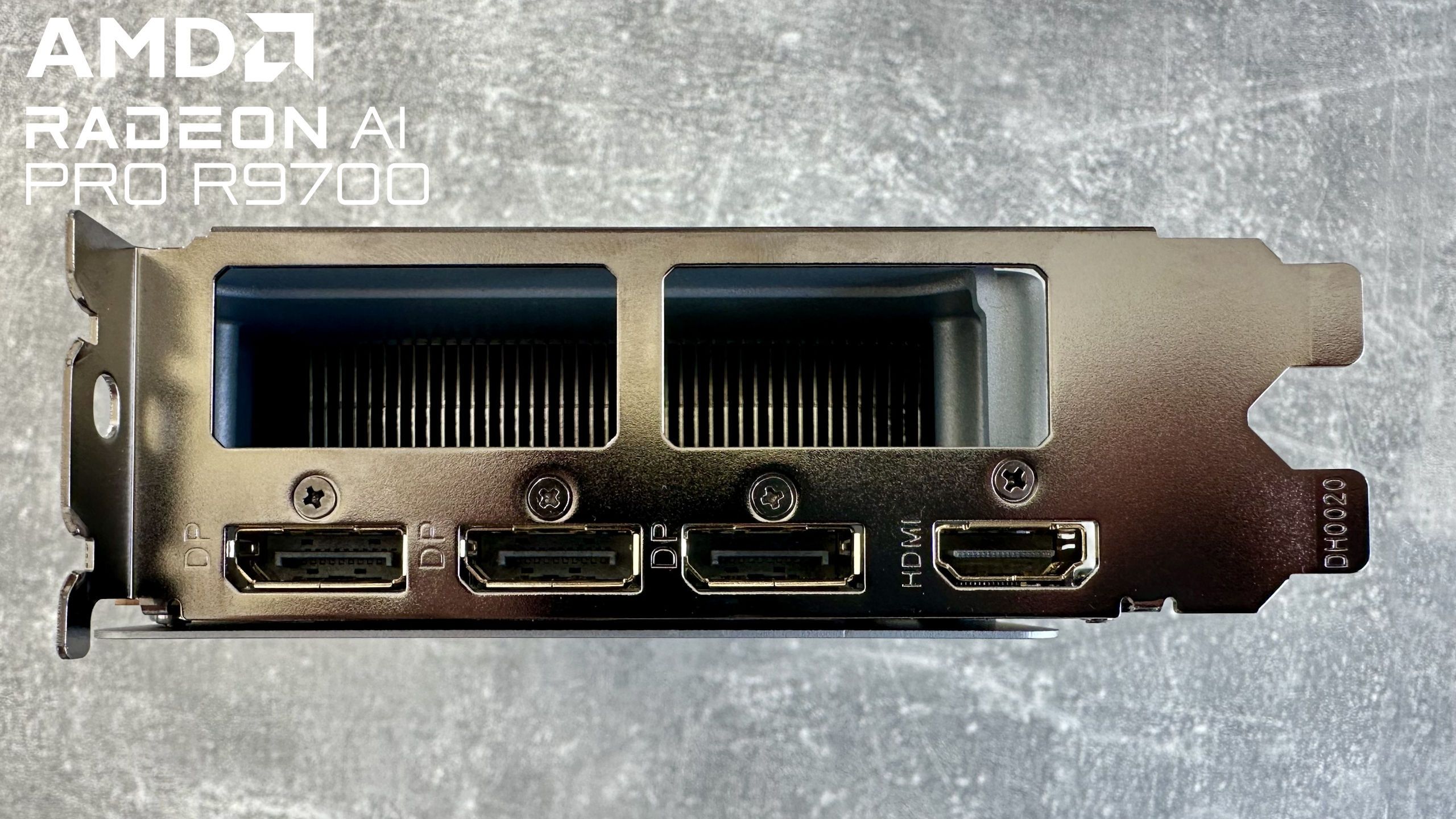 GIGABYTE Radeon AI PRO R9700 32 GB