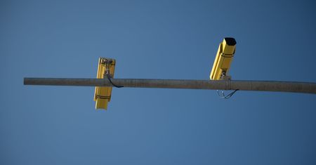 Kamery na skrzyżowaniach nie muszą być oznakowane. Tak mówi prawo