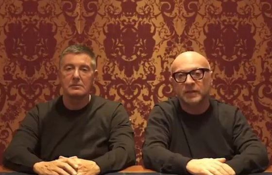 Szefowie Dolce&amp;Gabbana przepraszają Chińczyków za rasistowskie reklamy (wideo)