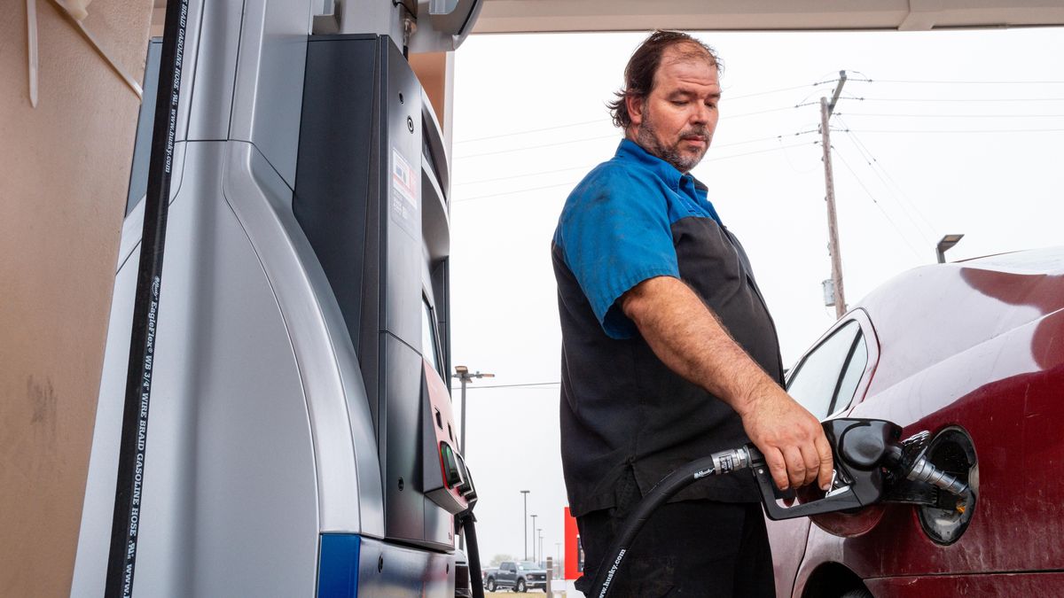 LOCKHART, TEXAS - MARCH 09: A person pumps gas at a Murphy's USA gas station on March 09, 2026 in Lockhart, Texas. A barrel of oil passed the $100 mark for the first time in four years when Russia invaded Ukraine. Diesel prices have also risen 22% to over $4.59 per gallon. (Photo by Brandon Bell/Getty Images)